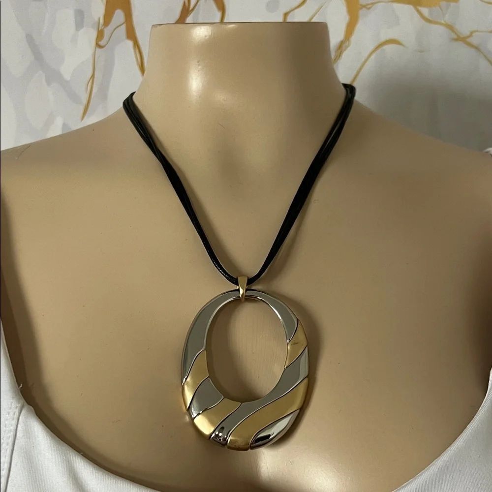 * Elegant Gold and Silver Pendant Necklace